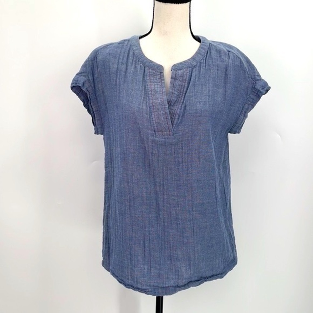 UEC 100% cotton short sleeve Henley chambray shirt medium BeachLunchLounge
